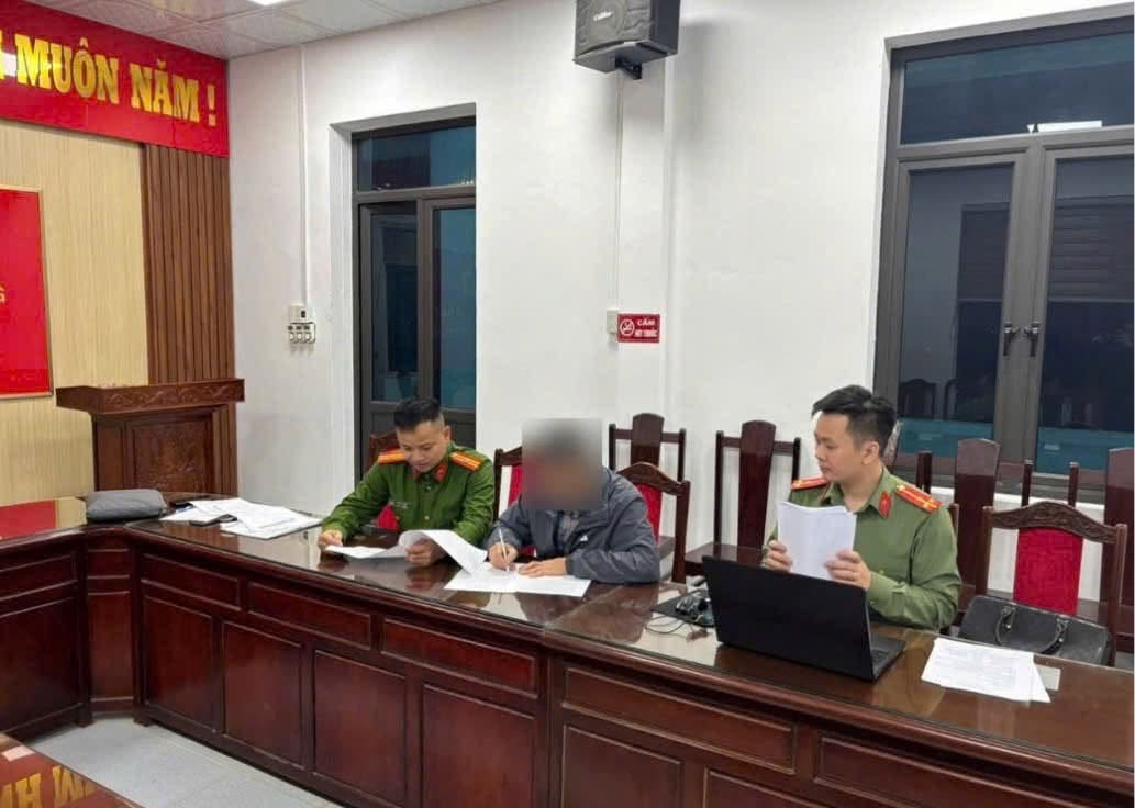 Công an phường Tân Hưng: Xử lý 02 trường hợp đăng tải, chia sẻ, bình luận các thông tin chưa được kiểm chứng, thông tin sai sự thật, xuyên tạc, bịa đặt 